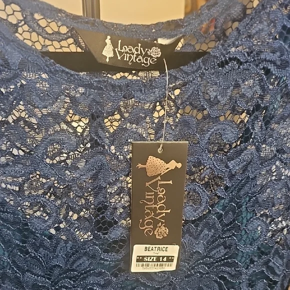 Lady Vintage Beatrice Wiggle Dress in Teal Lace Classic - Picture 2 of 6